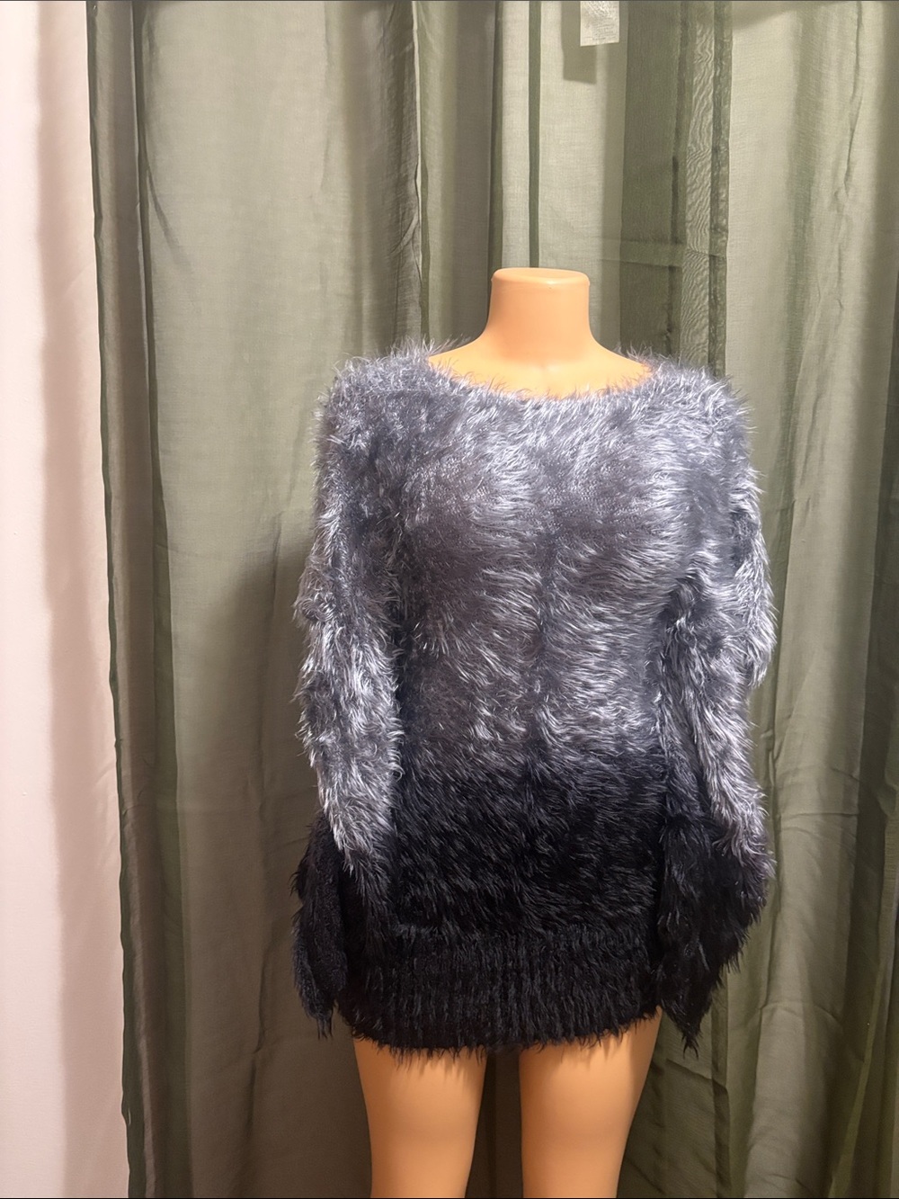 Roz & Ali Fuzzy Ombre Gray to Black Crewneck Sweater